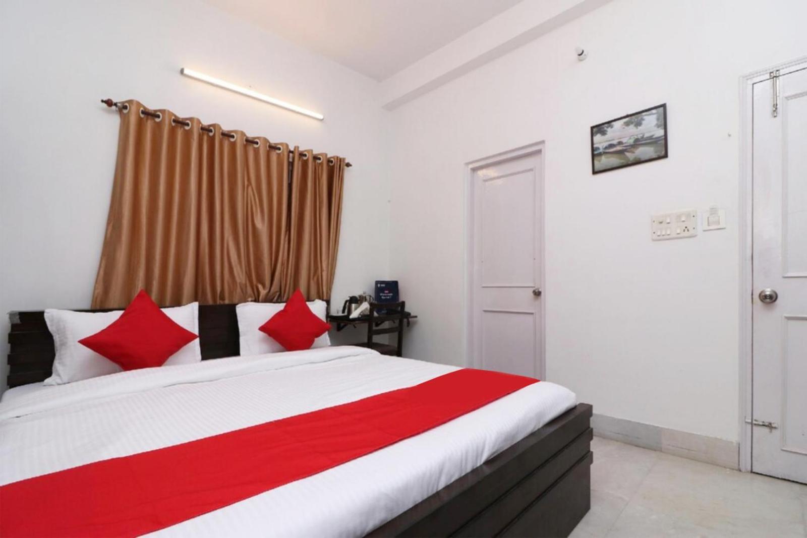 Goroomgo Hotel Manurama Ruby Kolkata Exterior photo